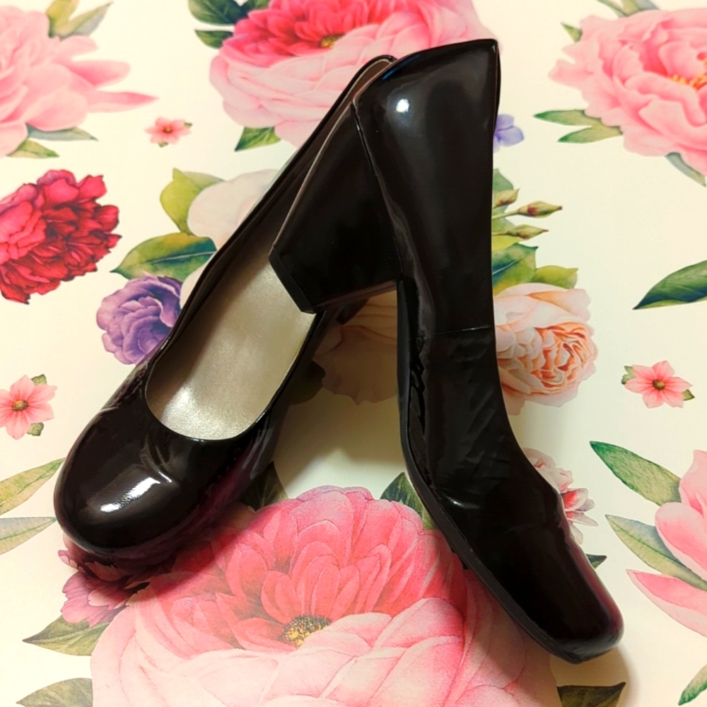 Me Too Black Patent Leather heels 9